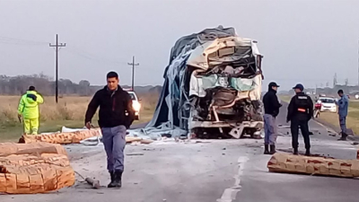 Tremendo accidente en ruta 16 entre dos camiones