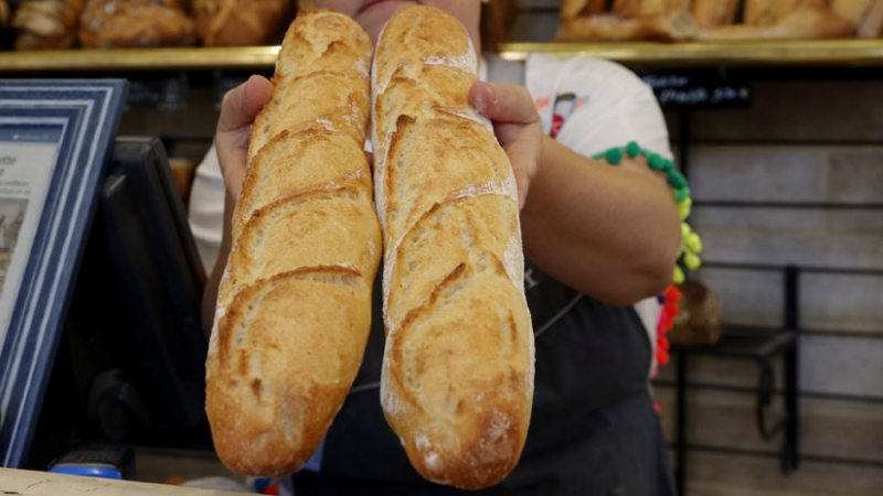 Diez locales ofrecerán desde hoy el kilo de pan a 55 pesos