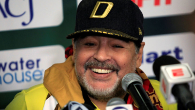 Maradona se convirtió en el DT de Gimnasia