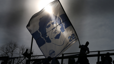 Maradona hace su estreno frente a Racing y Boca busca la punta ante Estudiantes