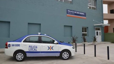 "Me mandan a matar policías": Un chico de 14 años entró a una comisaría y apuñaló a un oficial