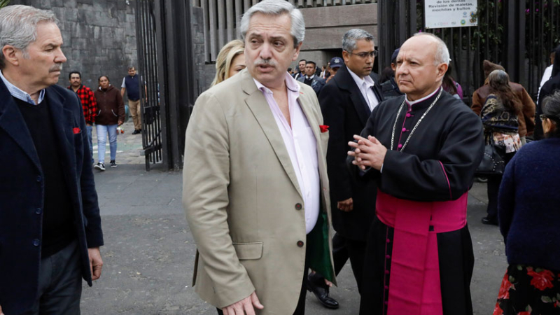 En la previa de su encuentro con López Obrador, Alberto visitó la basílica de Guadalupe