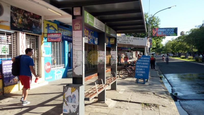 Hay paro de colectivos y los usuarios lo sufren
