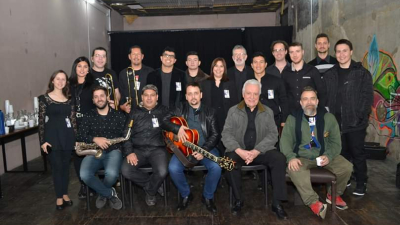 Bulle la sangre del jazz en la Nea Big Band