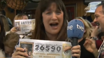 España: una movilera ganó la lotería y lo festejó en vivo