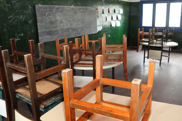 <p> EL INICIO DE CLASES DESPUES DE LAS VACACIONES DE JULIO EMPEZO CON MUCHOS BACHES Y PAROS, UNA POSTAL REPETIDA EN LAS AULAS DE LA PROVINCIA.</p>
<p></p>
<p>Foto: Jorge "Punky" Flores </p>