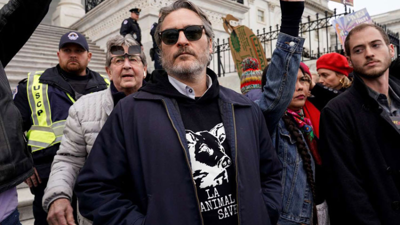 Atraparon al Guasón: Joaquin Phoenix fue arrestado en una protesta por el cambio climático