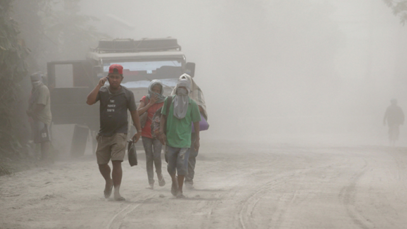 Más de 24.500 evacuados en Filipinas por el volcán Taal, que ya está en erupción