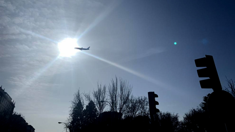 Video en vivo: un avión con problemas técnicos se prepara para aterrizar de emergencia en Barajas