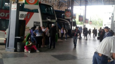 Un chofer de ómnibus llegó a la terminal de Resistencia y fue aislado