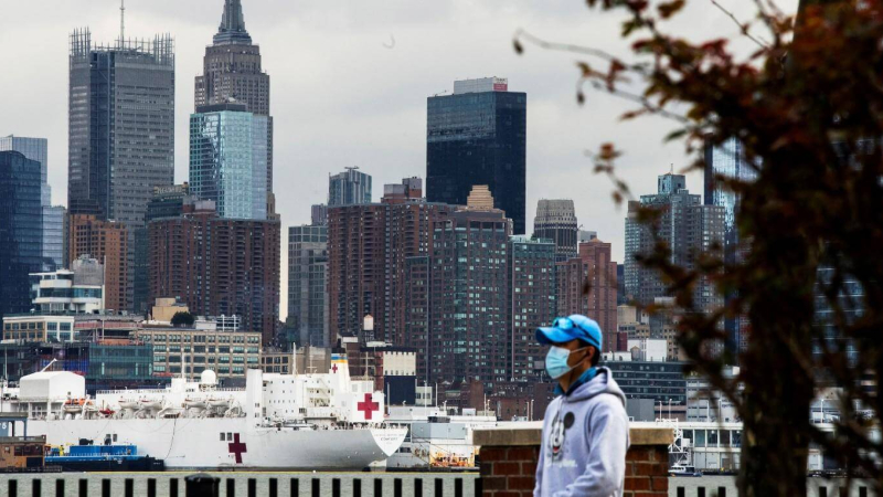 Nueva York cierra los colegios por todo el año escolar por el coronavirus, el gobernador se opone