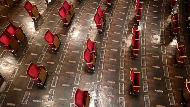 Alemania: un teatro reabrió sus puertas respetando el distanciamiento
