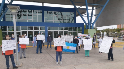 Residentes se manifestaron en reclamo de mejores condiciones laborales