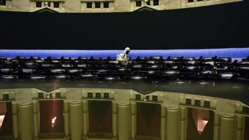 Desinfectan el Congreso luego de un caso positivo de Covid-19 de un diputado