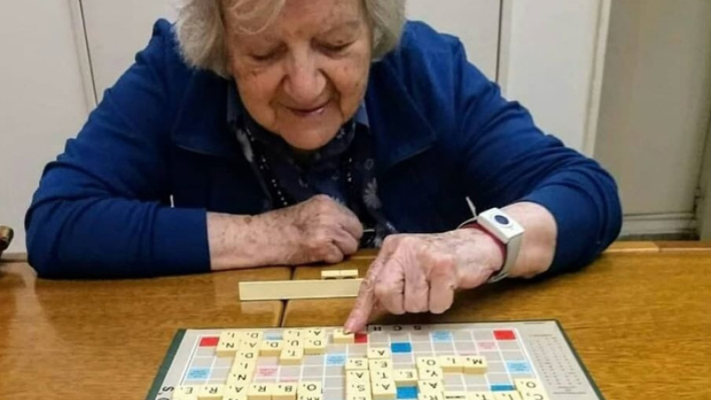 Un servicio de teleasistencia para adultos mayores que viven solos