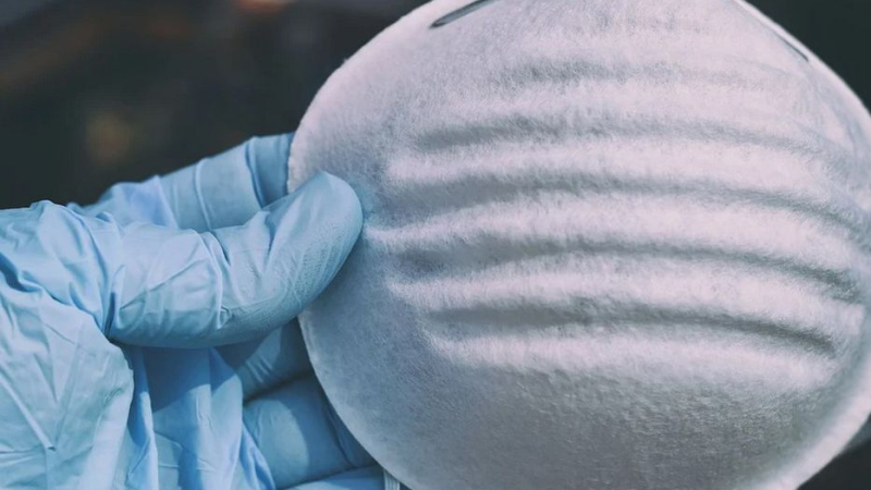 Científicos argentinos desarrollan una máscara antiviral y antibacteriana