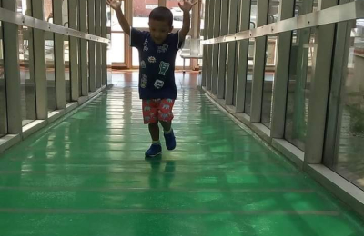 Mateo sigue luchando y la familia pide que se avance en una cura