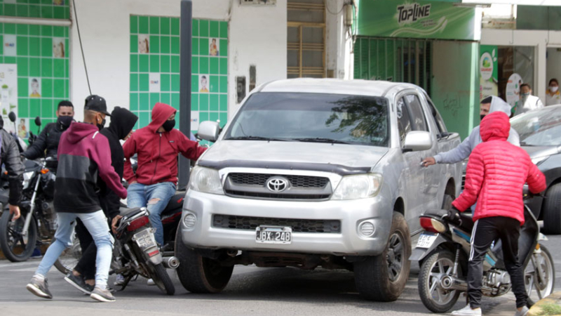 Manifestantes y conductores protagonizaron un violento incidente