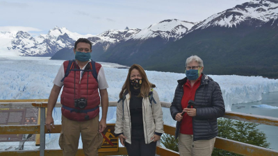 Un grupo de extranjeros entre los primeros visitantes al Parque Nacional Los Glaciares
