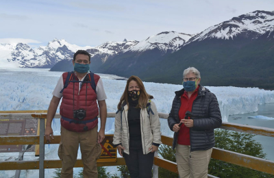 Un grupo de extranjeros entre los primeros visitantes al Parque Nacional Los Glaciares