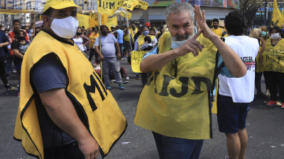 Raúl Castells reapareció: reclama por el IFE y amenaza con acampar en el Obelisco