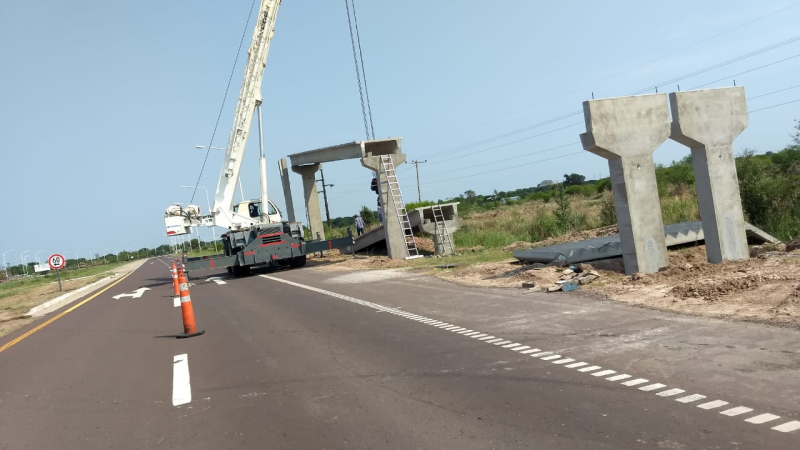 Vialidad Nacional coloca las últimas pasarelas peatonales en la autovía 16