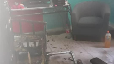 Su expareja la roció con nafta e intentó incendiarle la casa con su hijo adentro: la salvaron las amigas