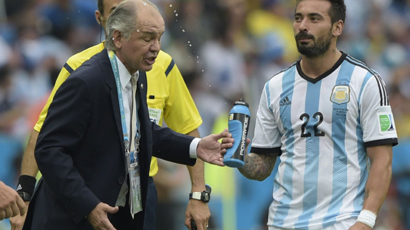 El momento divertido de Alejando Sabella con Lavezzi en Brasil 2014