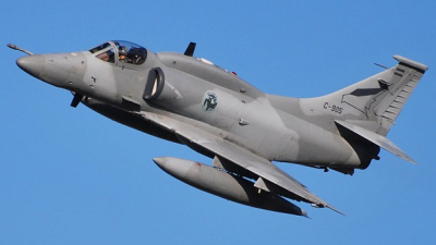 Dos aviones de guerra hicieron temblar a los resistencianos