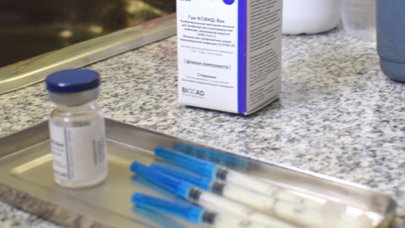 Aplicaron las primeras 540 dosis a trabajadores de la primera línea de lucha contra el coronavirus