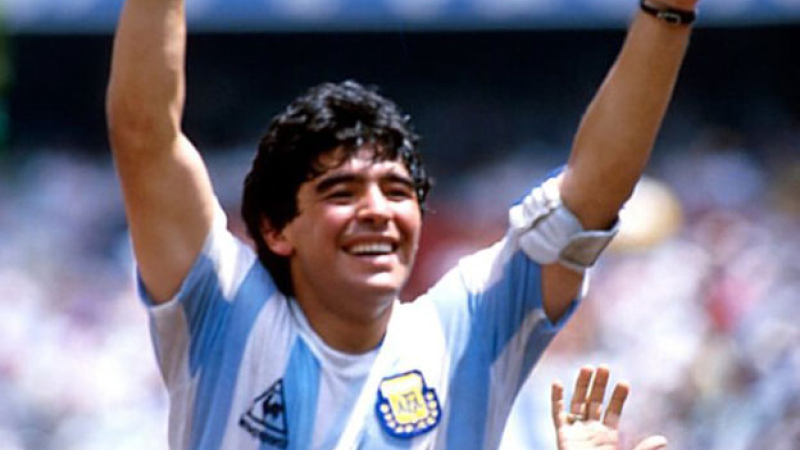 Apareció la imagen de Diego Maradona en una mancha y se hizo viral