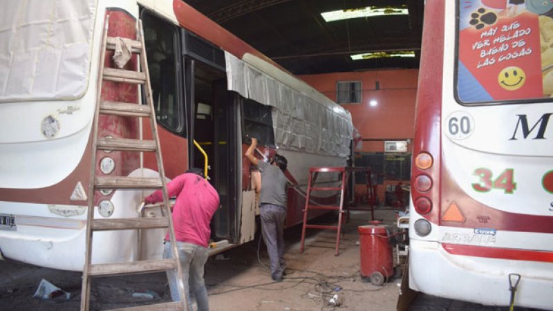 Acondicionan los colectivos para la vuelta del servicio urbano