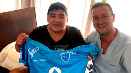 kinesiologo y Maradona.jpg