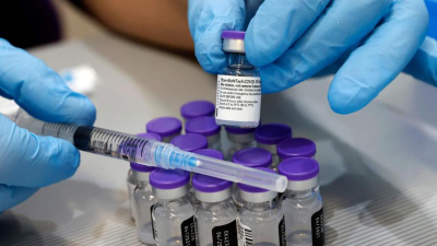 Pfizer confirmó que su vacuna necesitará una tercera dosis