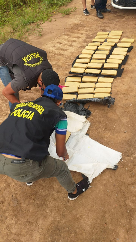 poli narco.JPG
