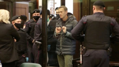 El líder opositor ruso Alexei Navalny fue condenado a 2 años y medio de prisión