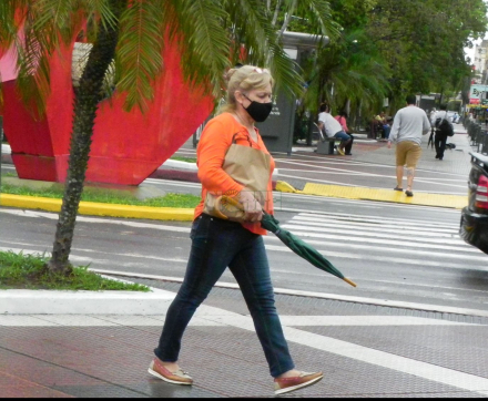 peatonal lluvia.JPG