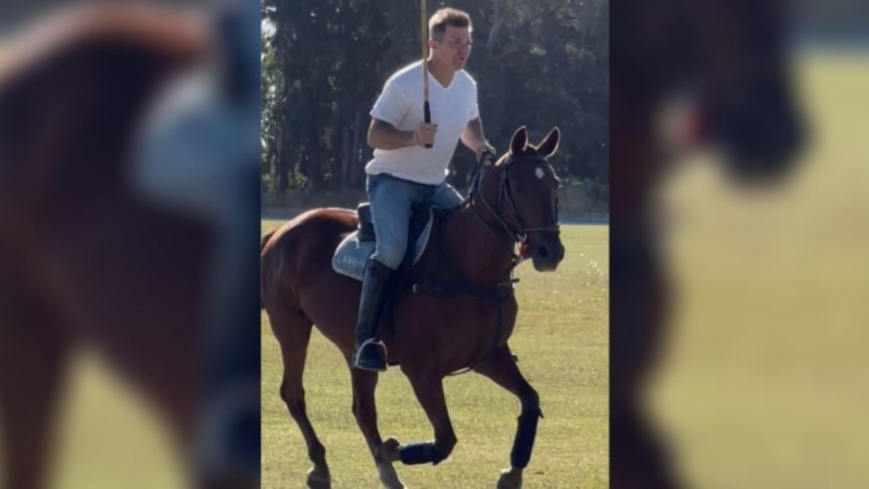 Internaron a Burlando tras caerse de un caballo mientras  jugaba al polo