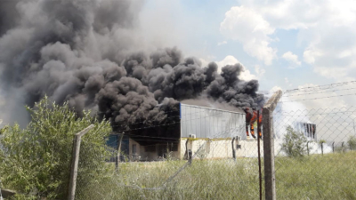 Ardió un depósito en el Parque Industrial de Puerto Tirol
