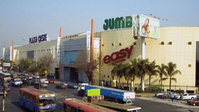 Un grupo comando entró a un shopping y desvalijó una joyería