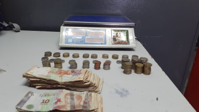 Entró a una verdulería y huyó con la caja registradora