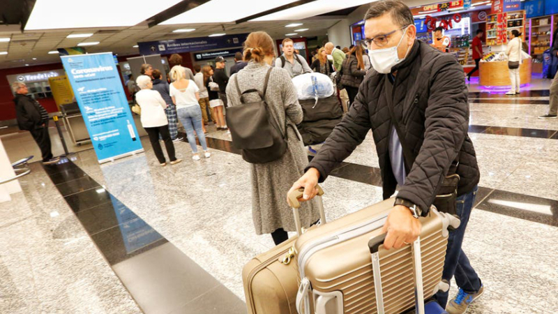 Detectan en Córdoba variantes del coronavirus de Reino Unido y Manaos en tres pacientes
