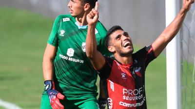 Colón goleó a Platense y saca chapa de candidato