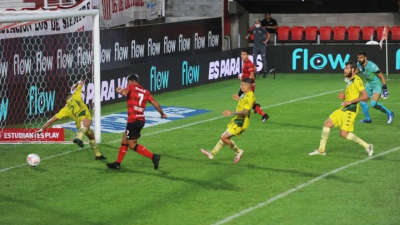 Estudiantes lo ganó en la última y se prende arriba