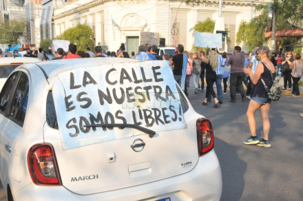 marcha anticuarentena.JPG