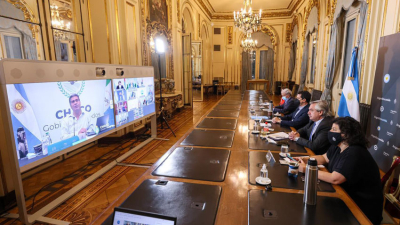 El presidente se reúne con doce gobernadores por videoconferencia.
