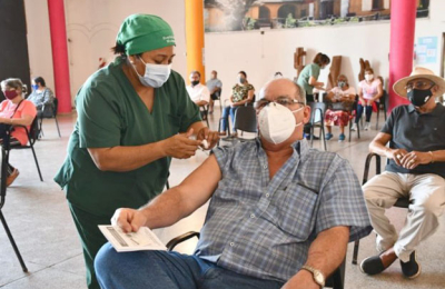 Intensifican la inmunización con 2400 nuevos turnos para docentes