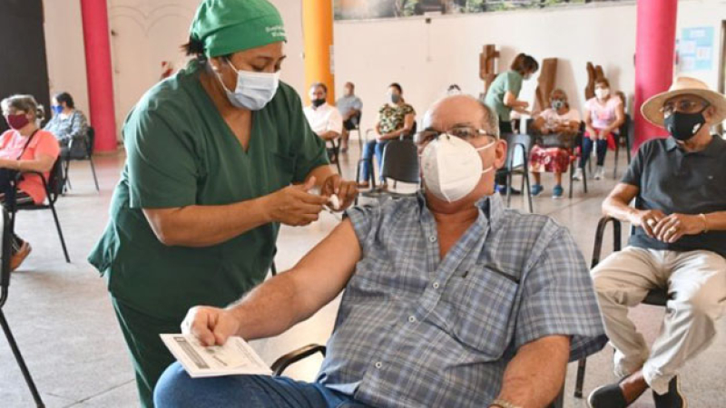 Intensifican la inmunización con 2400 nuevos turnos para docentes