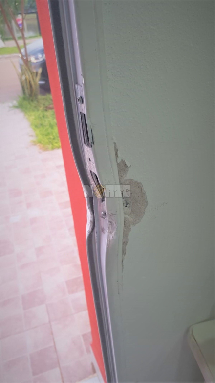 58puerta barreteada.jpeg