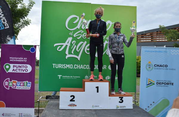 El podio femenino: 1ª Eugenia Florez Martínez y 3ª Evangelina Defagot. (Falta la 2ª clasificada Yamila Arzamendia)